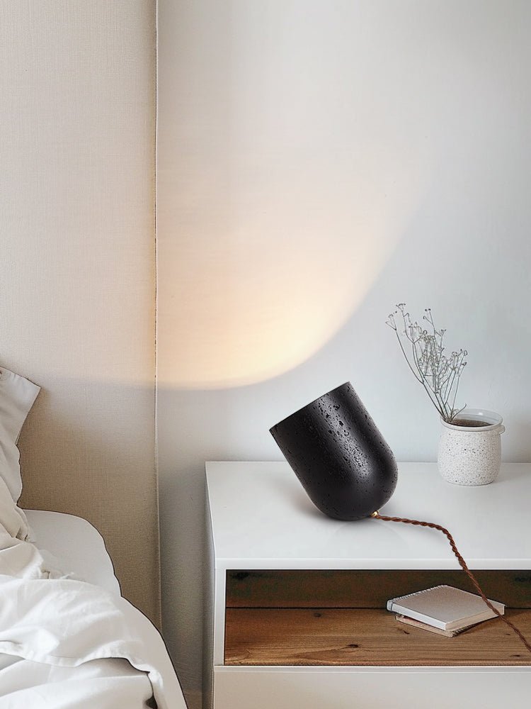 Lampe à poser moderne Arman en Noir travertin