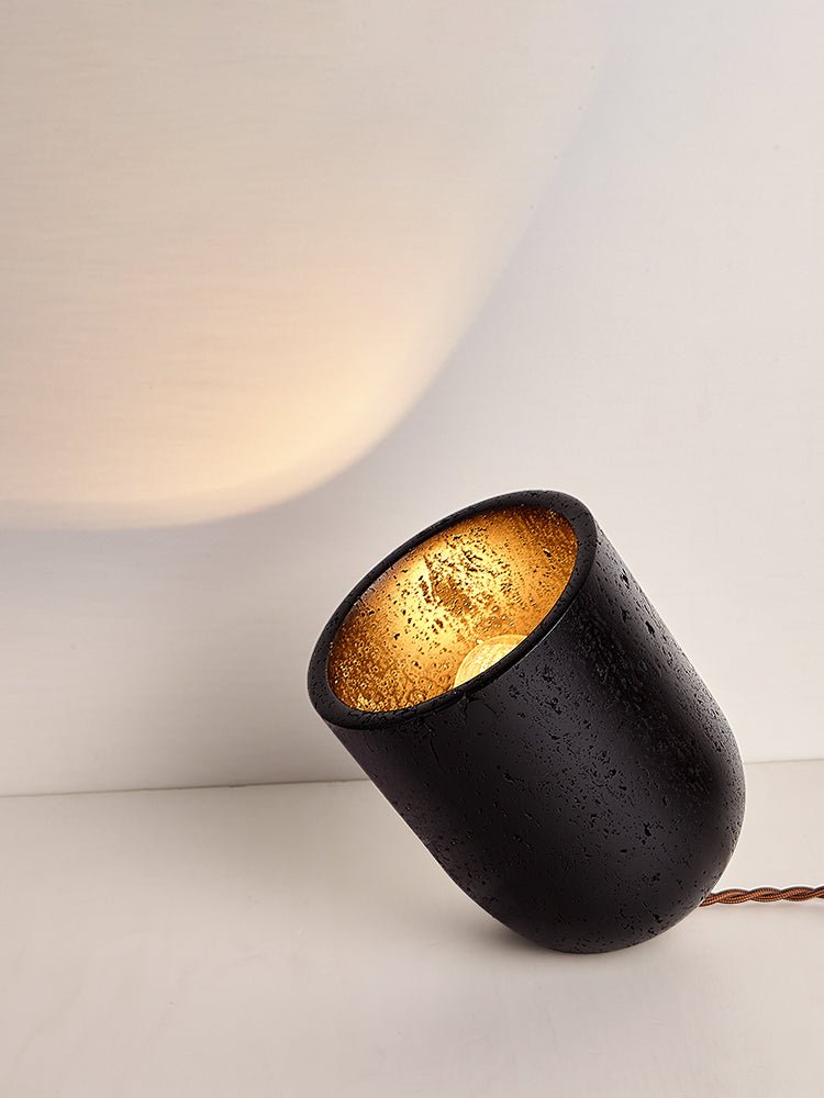 Lampe à poser moderne Arman en Noir travertin
