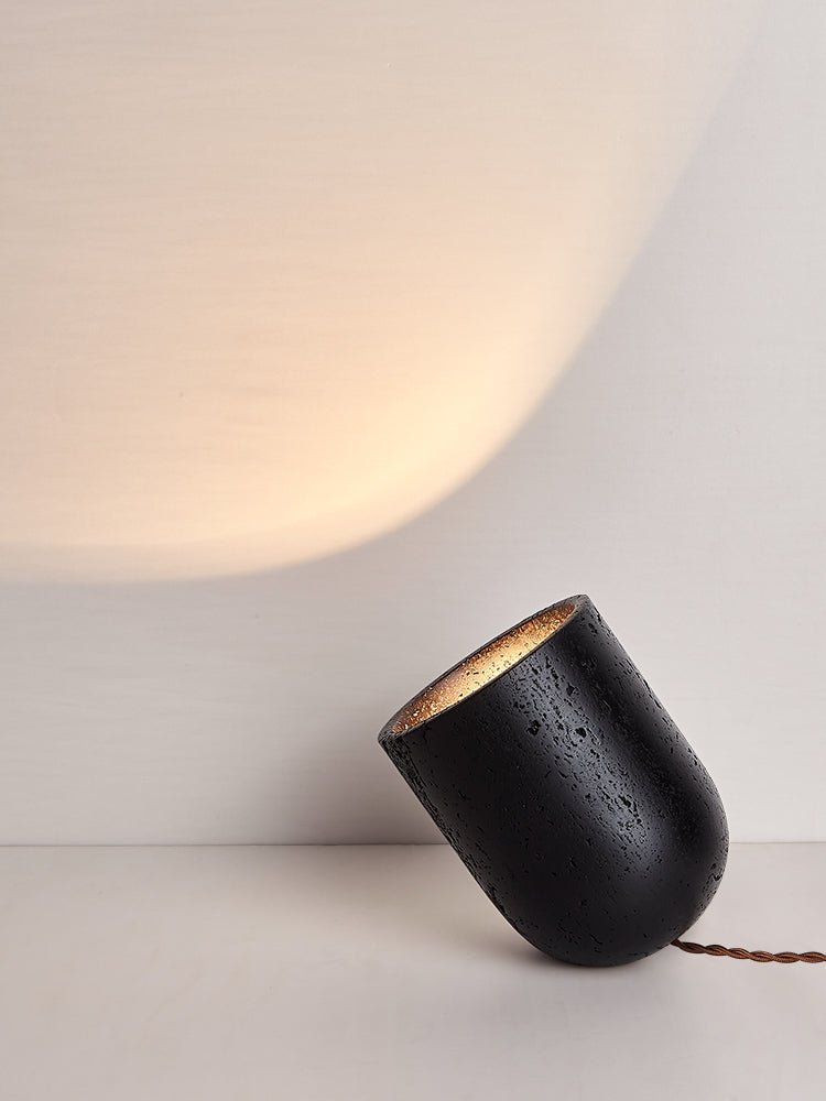 Lampe à poser moderne Arman en Noir travertin