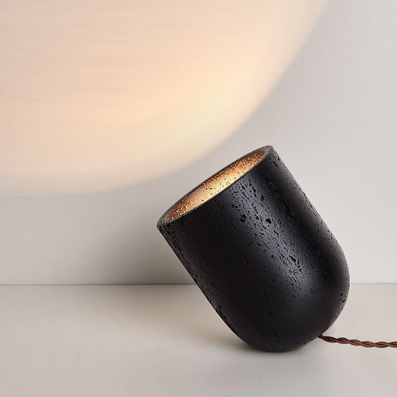 Lampe à poser moderne Arman en Noir travertin