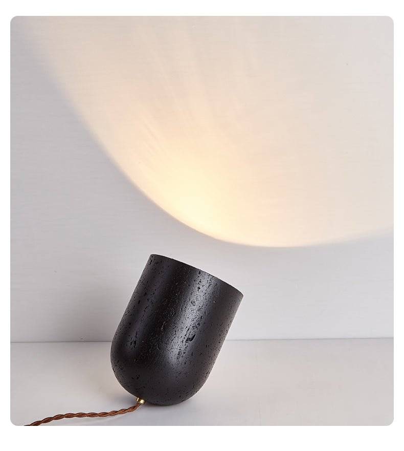 Lampe à poser moderne Arman en Noir travertin