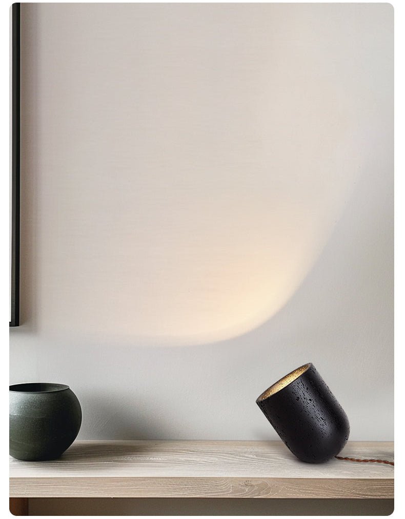 Lampe à poser moderne Arman en Noir travertin