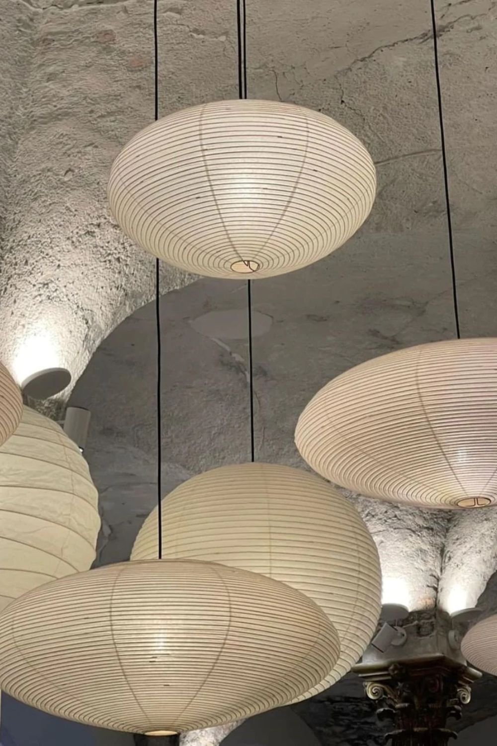 Suspension moderne Ove en papier Blanc et blanc câble