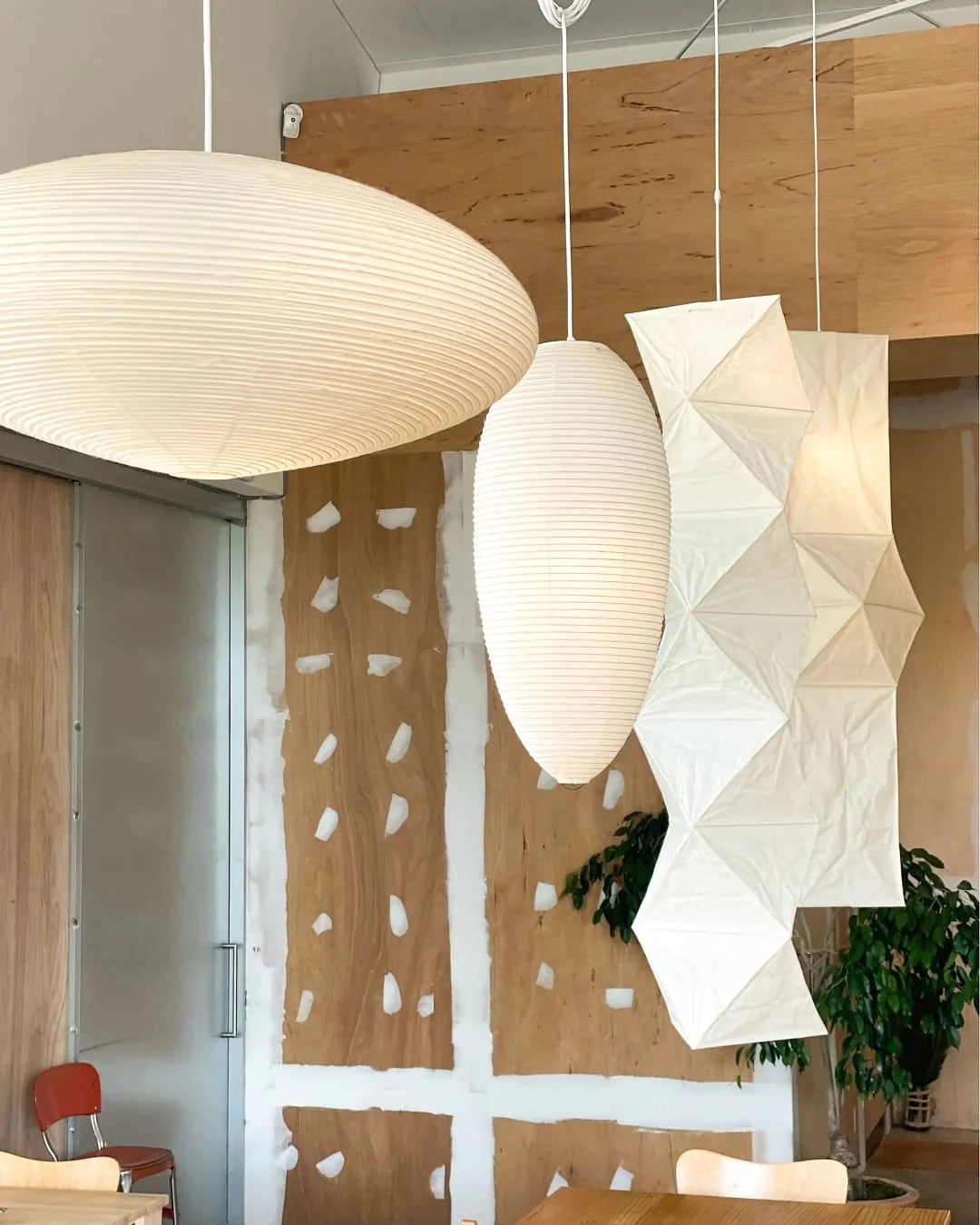 Suspension moderne Ove en papier Blanc et blanc câble