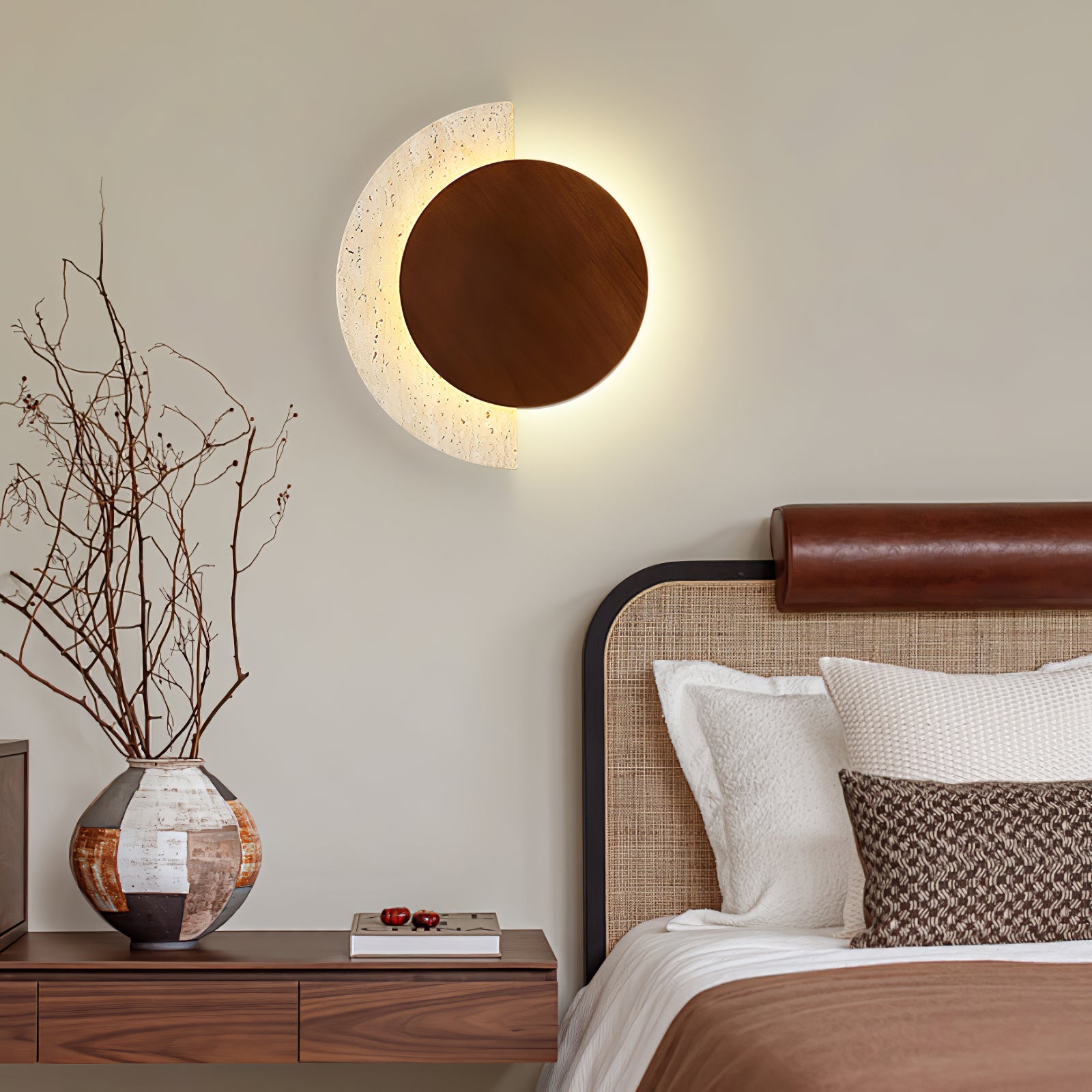 Applique murale moderne Cooper en Travertin jaune et noyer