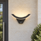Applique extérieure Arche, de jour et allumée
