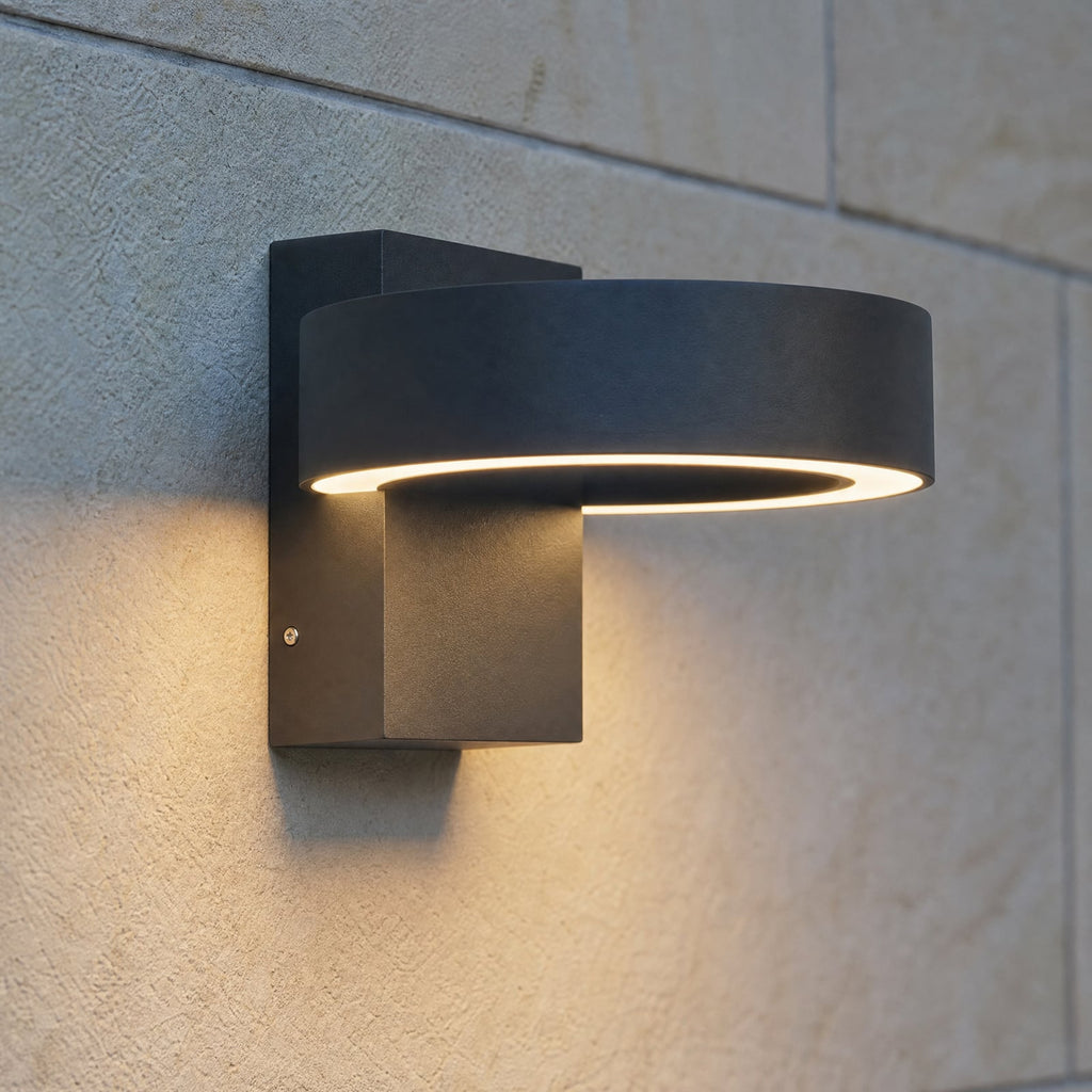 Applique extérieure LED noire à 3 teintes IP65 en situation extérieure