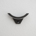 Applique extérieure LED semi-circulaire anthracite avec détecteur IP54 en situation extérieure
