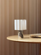 Lampe à poser moderne Evan en Marbre Noir et blanc