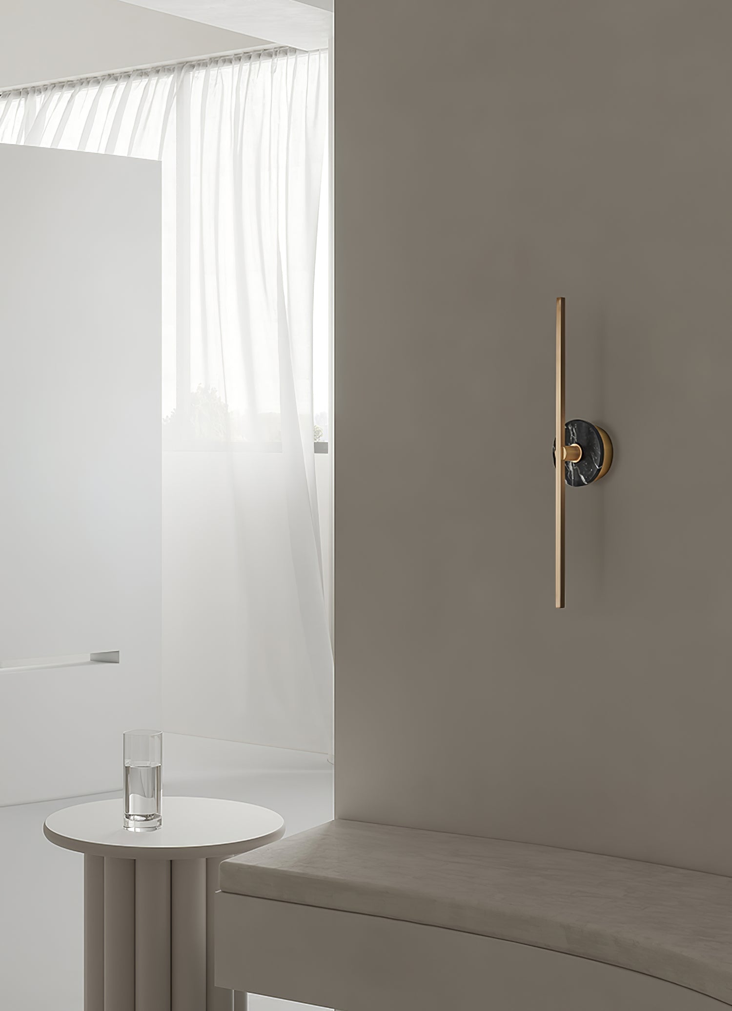 Applique murale moderne Brady en pierre, Marbre Blanc albâtre et doré