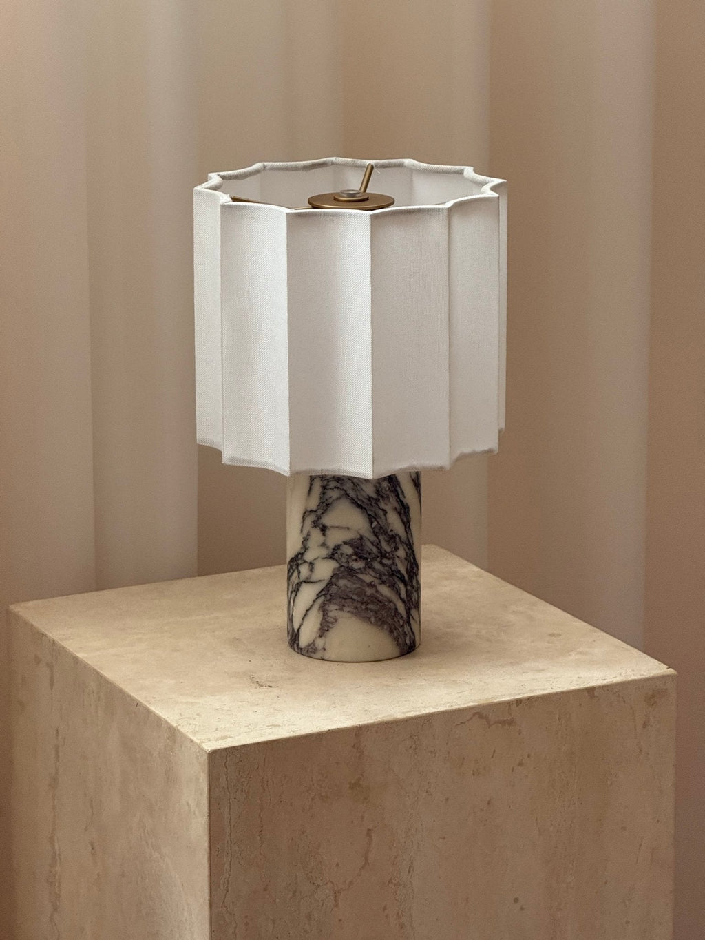 Lampe à poser moderne Evan en Marbre Noir et blanc