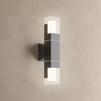 Applique extérieure LED noire, modèle double allumé en haut et en bas sur un mur beige