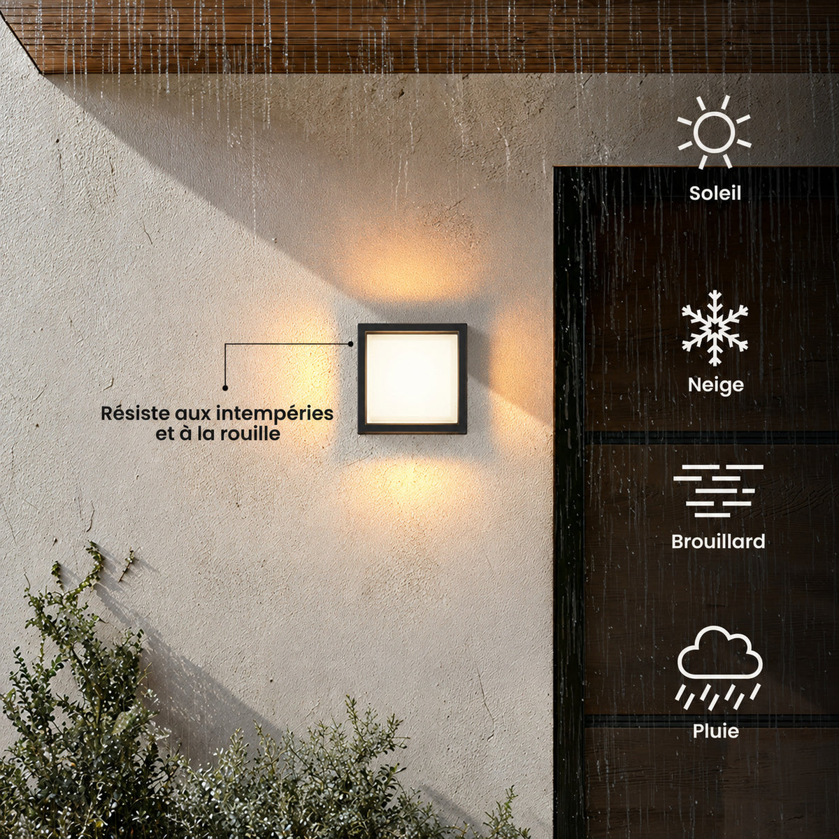 Petite applique noire allumée sur un mur enduit, résistante aux intempéries et à la rouille : soleil, neige, brouillard, pluie
