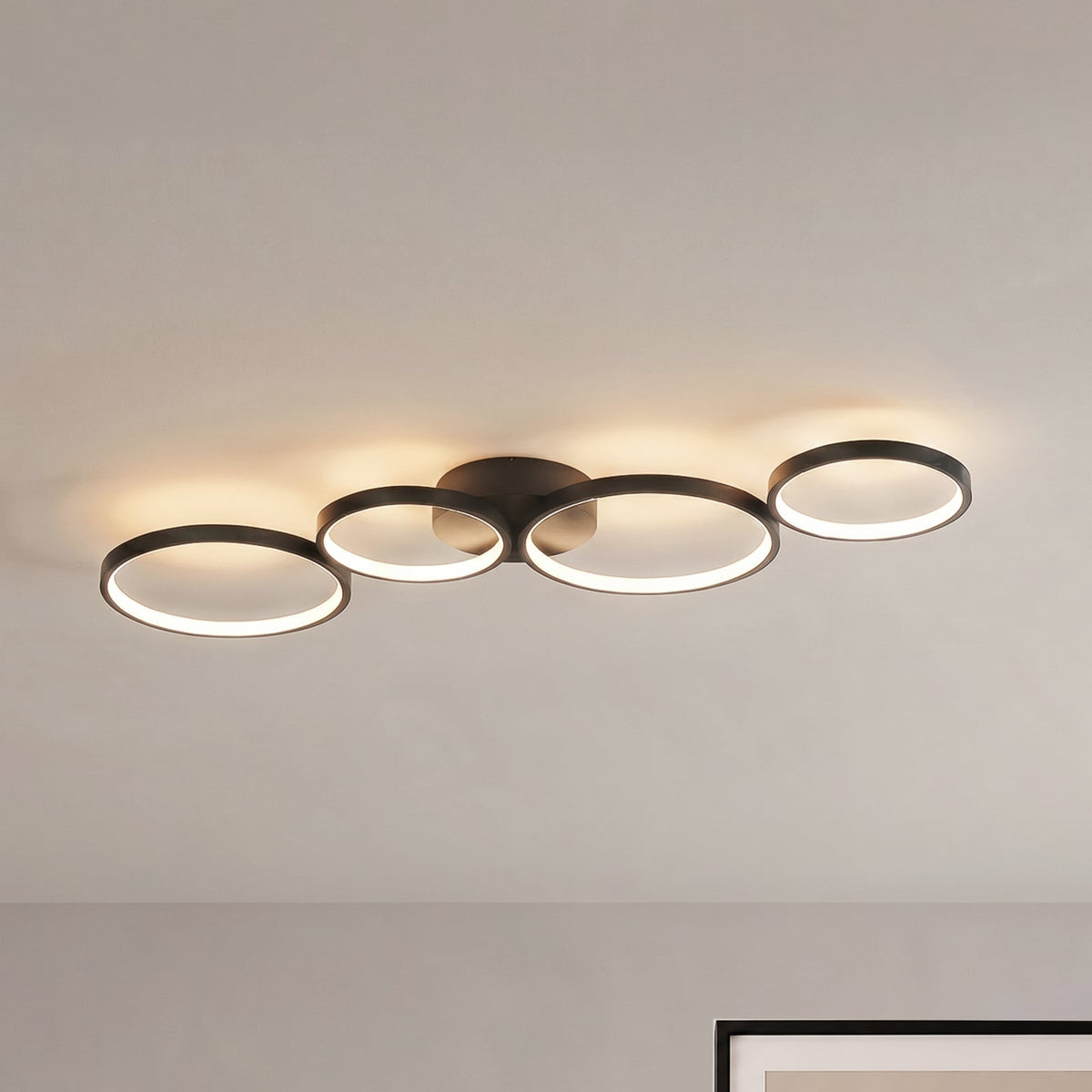 Plafonnier LED 4 anneaux noir 88 cm - mise en situation