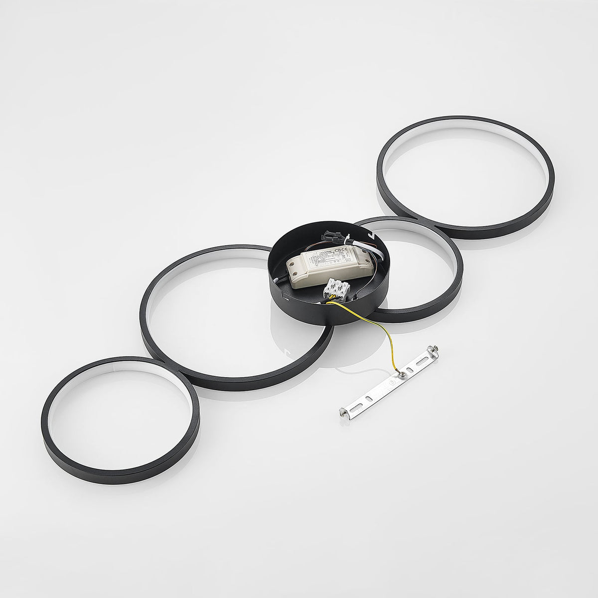 Plafonnier LED 4 anneaux noir 88 cm - mise en situation