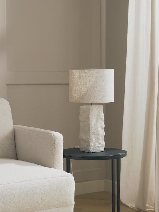 Grande lampe à poser avec pied en béton Dadi - vidéo